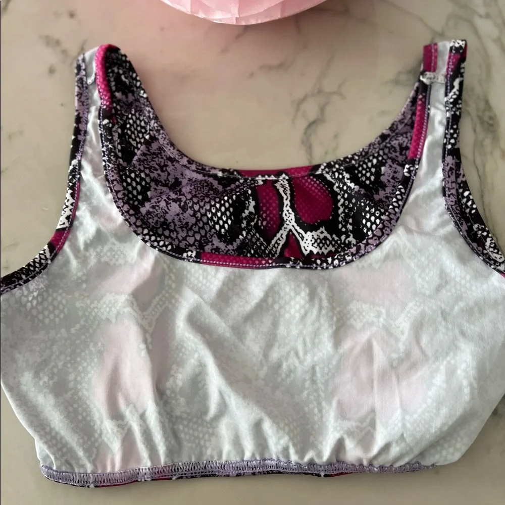 Women’s Snakeskin print sports bra Sz L color pink/purple/gray/blk